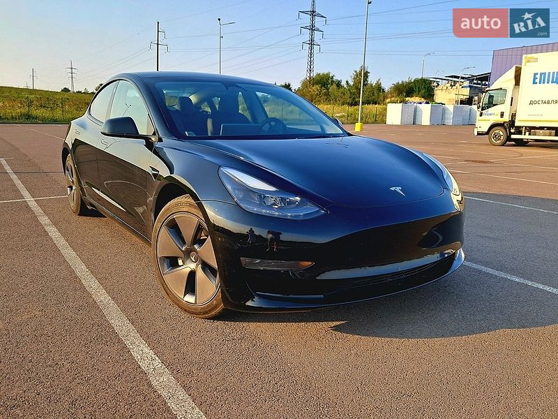 Седан Tesla Model 3 2023 в Рівному