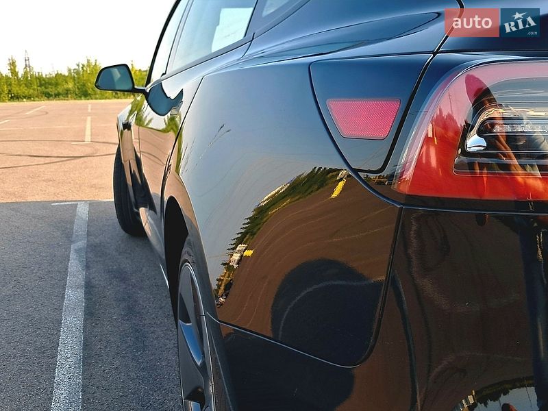 Седан Tesla Model 3 2023 в Рівному