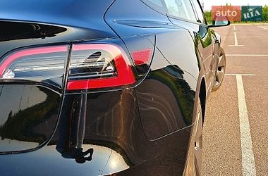 Седан Tesla Model 3 2023 в Рівному