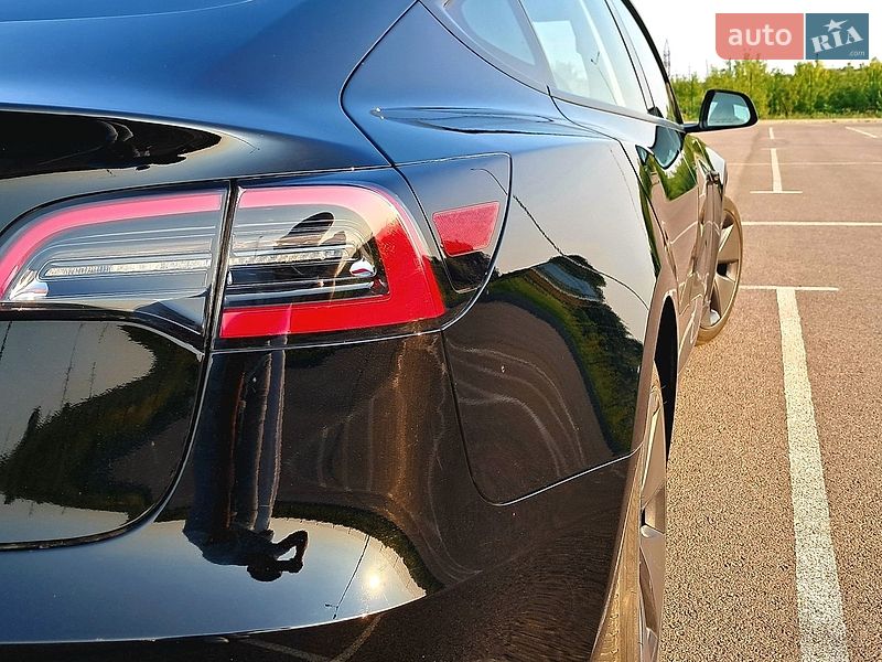 Седан Tesla Model 3 2023 в Рівному