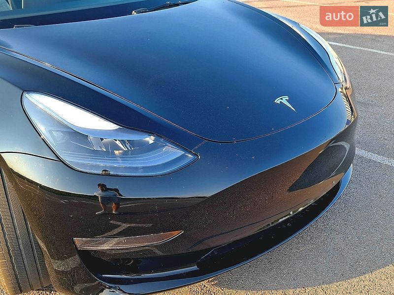 Седан Tesla Model 3 2023 в Рівному