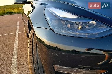 Седан Tesla Model 3 2023 в Рівному