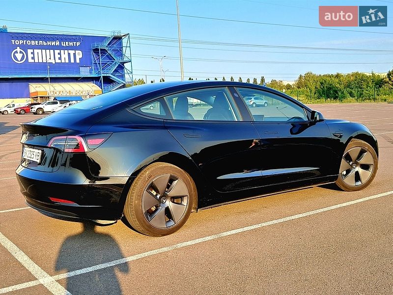 Седан Tesla Model 3 2023 в Рівному