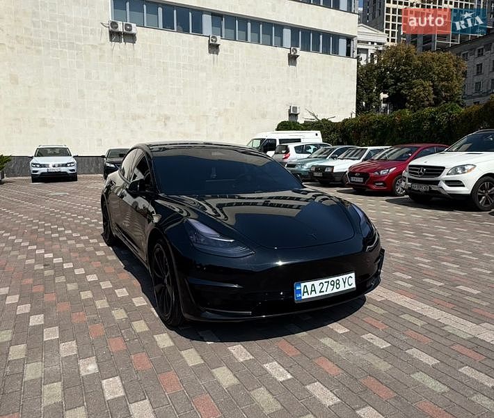 Седан Tesla Model 3 2019 в Киеве