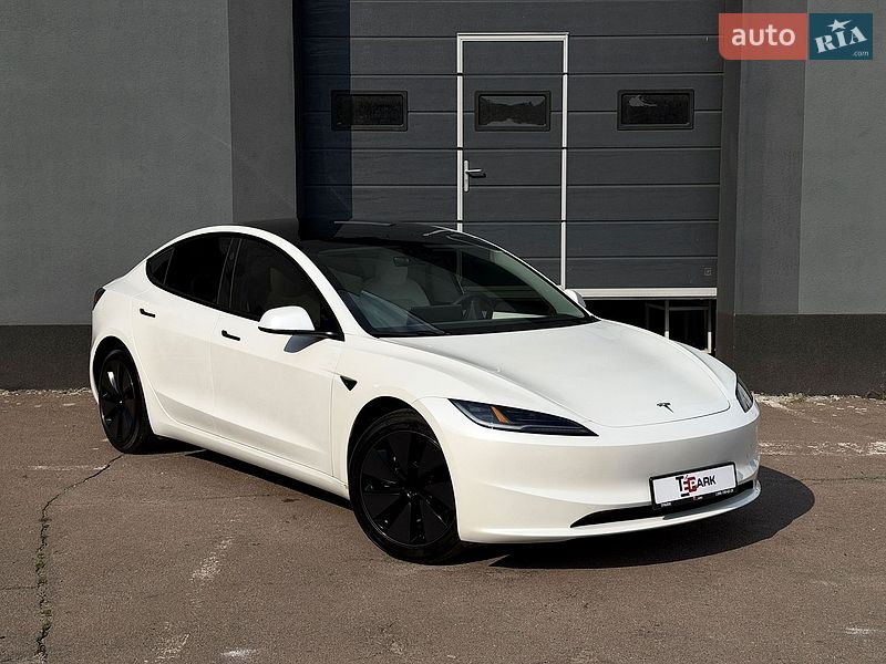Tesla Model 3 2024