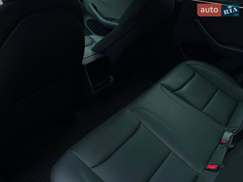 Седан Tesla Model 3 2024 в Киеве