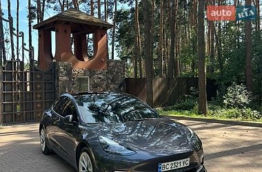 Седан Tesla Model 3 2021 в Львові