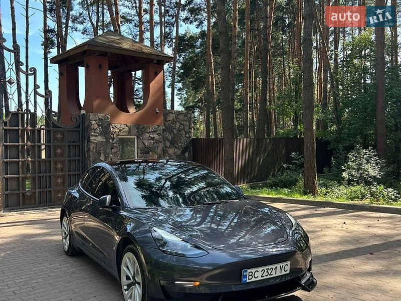 Седан Tesla Model 3 2021 в Львові