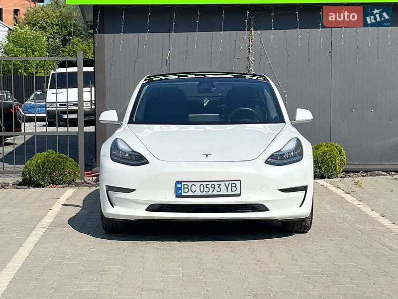 Tesla Model 3 2020