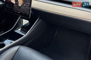 Седан Tesla Model 3 2019 в Львове фото 24 Седан Tesla Model 3 2019 в Львове