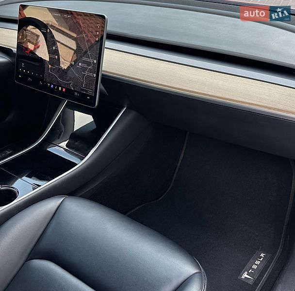 Седан Tesla Model 3 2019 в Львове фото 24 Седан Tesla Model 3 2019 в Львове