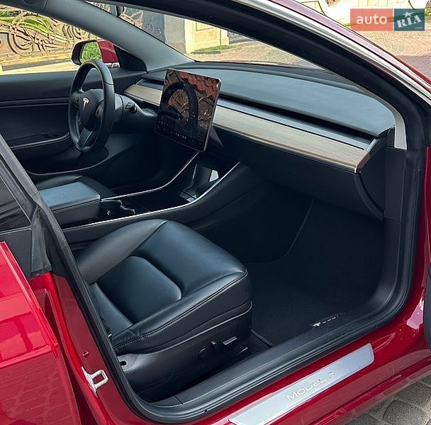 Седан Tesla Model 3 2019 в Львове фото 25 Седан Tesla Model 3 2019 в Львове