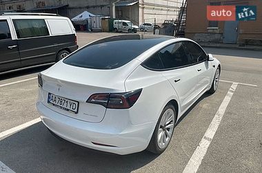 Седан Tesla Model 3 2021 в Киеве