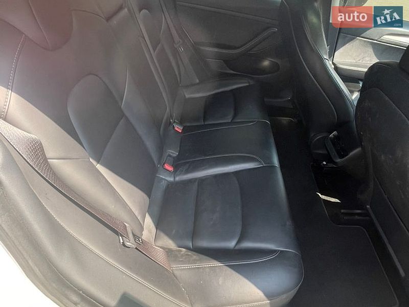 Седан Tesla Model 3 2021 в Киеве