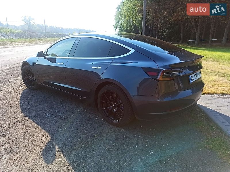 Седан Tesla Model 3 2019 в Ківерцях