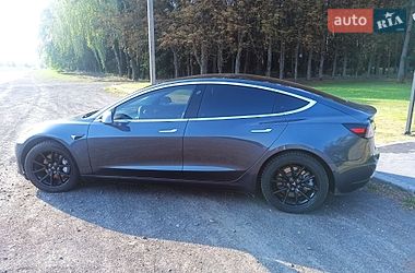 Седан Tesla Model 3 2019 в Ківерцях