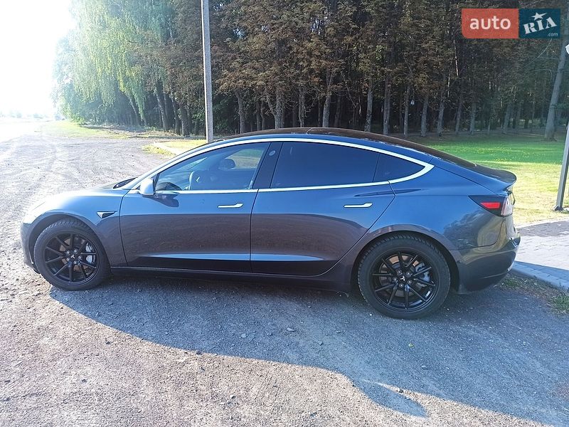 Седан Tesla Model 3 2019 в Ківерцях