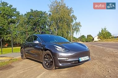 Седан Tesla Model 3 2019 в Ківерцях
