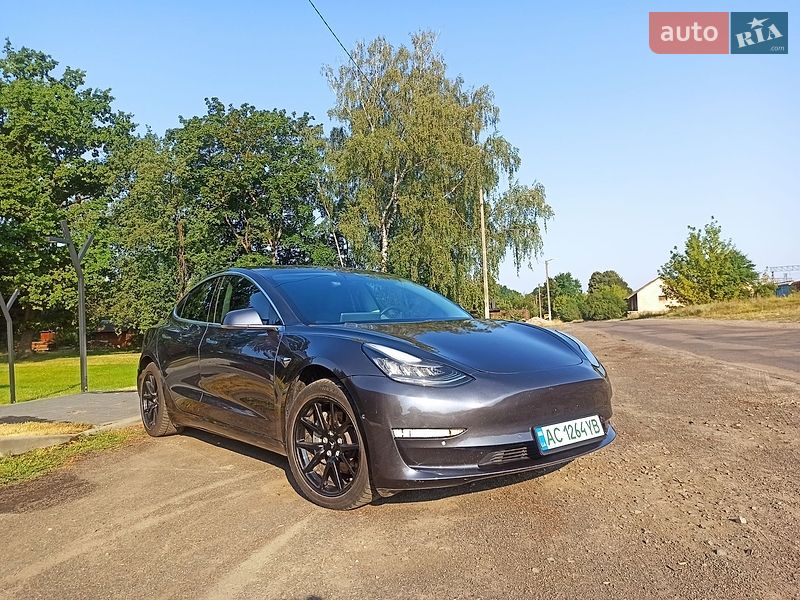 Седан Tesla Model 3 2019 в Ківерцях