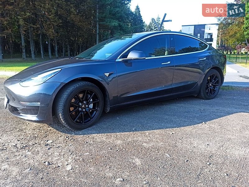 Седан Tesla Model 3 2019 в Ківерцях