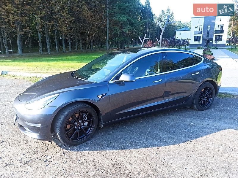 Седан Tesla Model 3 2019 в Ківерцях