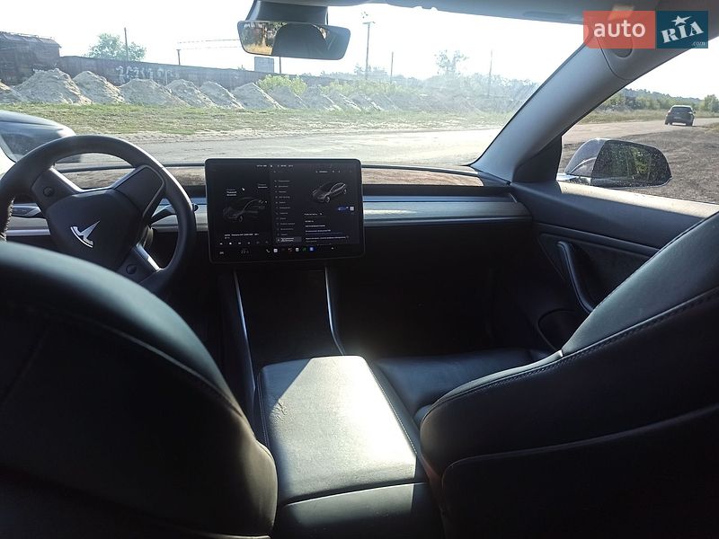 Седан Tesla Model 3 2019 в Ківерцях