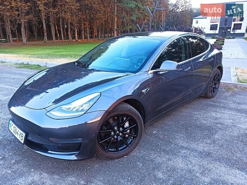 Седан Tesla Model 3 2019 в Ківерцях