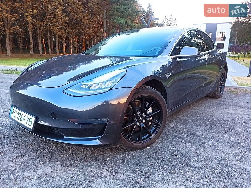 Седан Tesla Model 3 2019 в Ківерцях