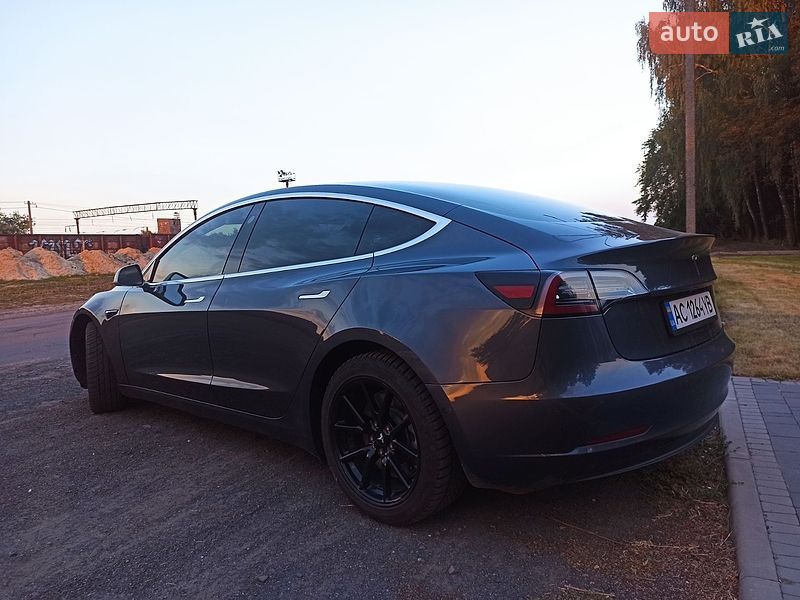 Седан Tesla Model 3 2019 в Ківерцях