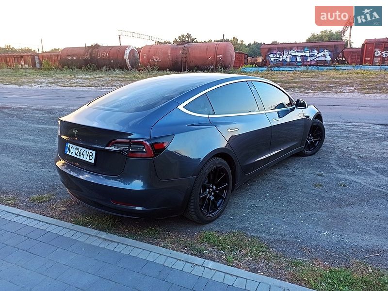 Седан Tesla Model 3 2019 в Ківерцях
