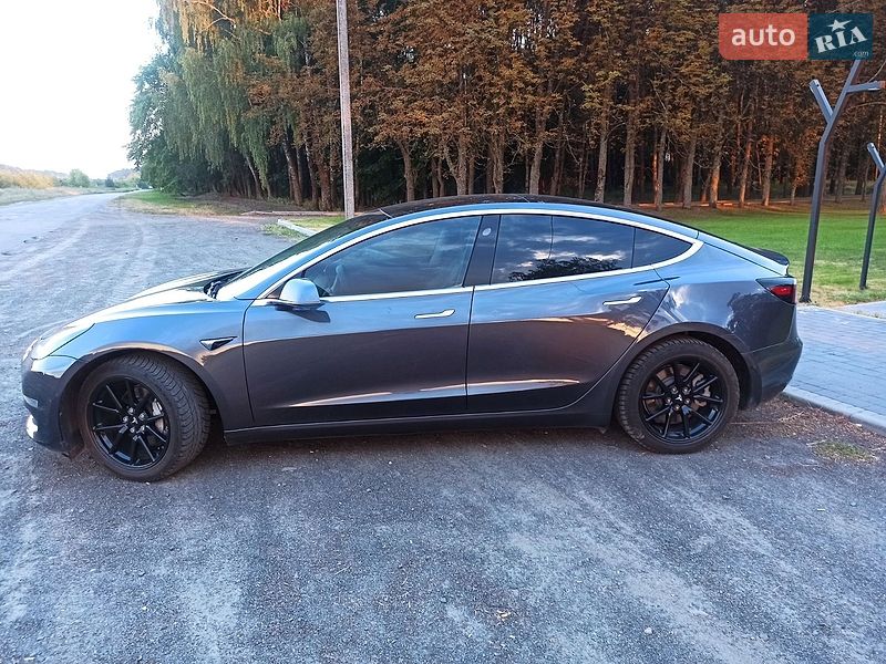 Седан Tesla Model 3 2019 в Ківерцях