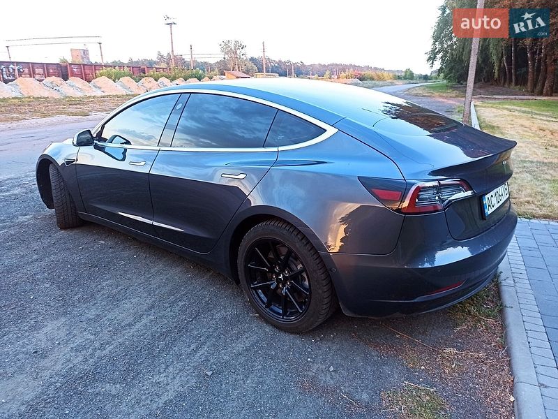 Седан Tesla Model 3 2019 в Ківерцях