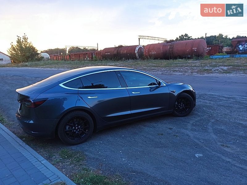 Седан Tesla Model 3 2019 в Ківерцях