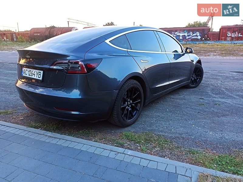 Седан Tesla Model 3 2019 в Ківерцях