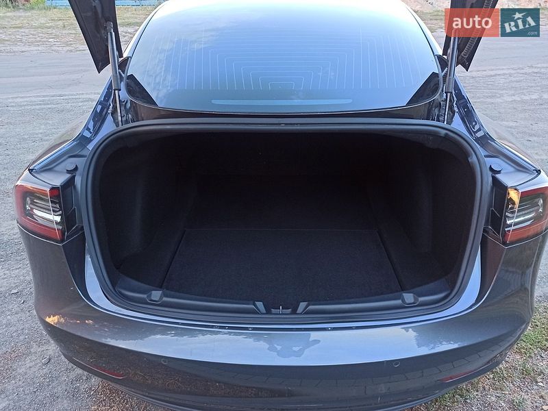 Седан Tesla Model 3 2019 в Ківерцях