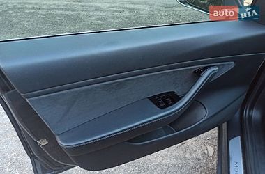 Седан Tesla Model 3 2019 в Ківерцях