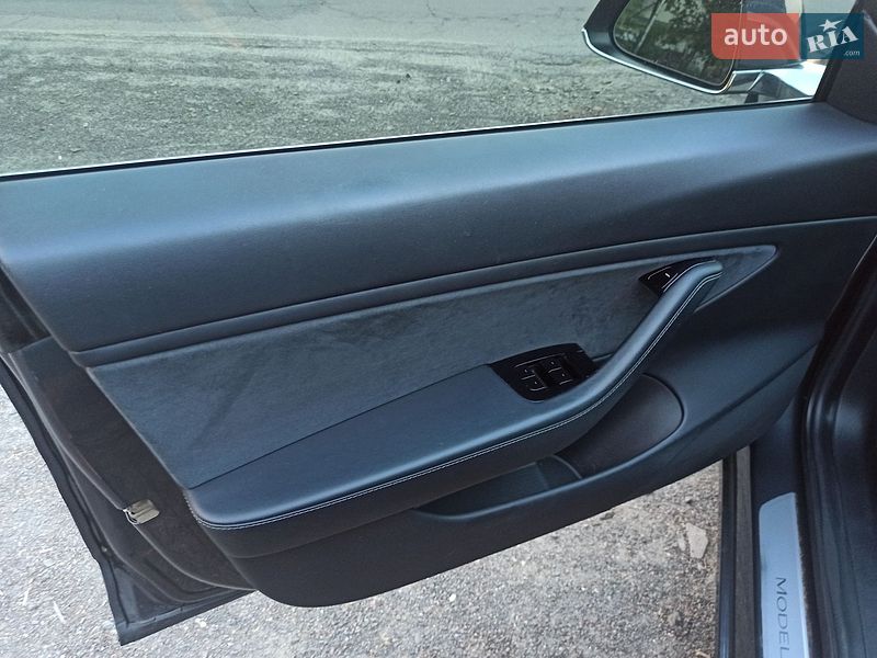 Седан Tesla Model 3 2019 в Ківерцях