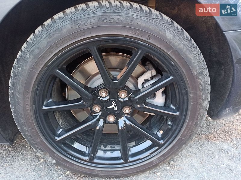 Седан Tesla Model 3 2019 в Ківерцях