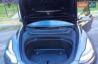Седан Tesla Model 3 2019 в Ківерцях