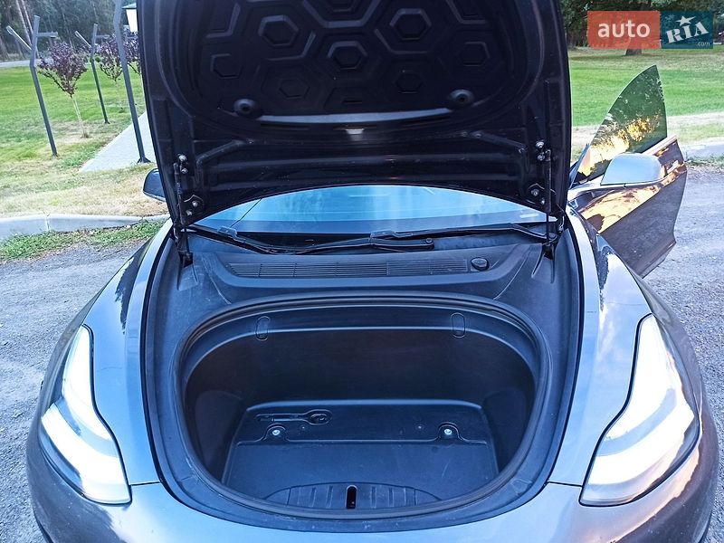 Седан Tesla Model 3 2019 в Ківерцях
