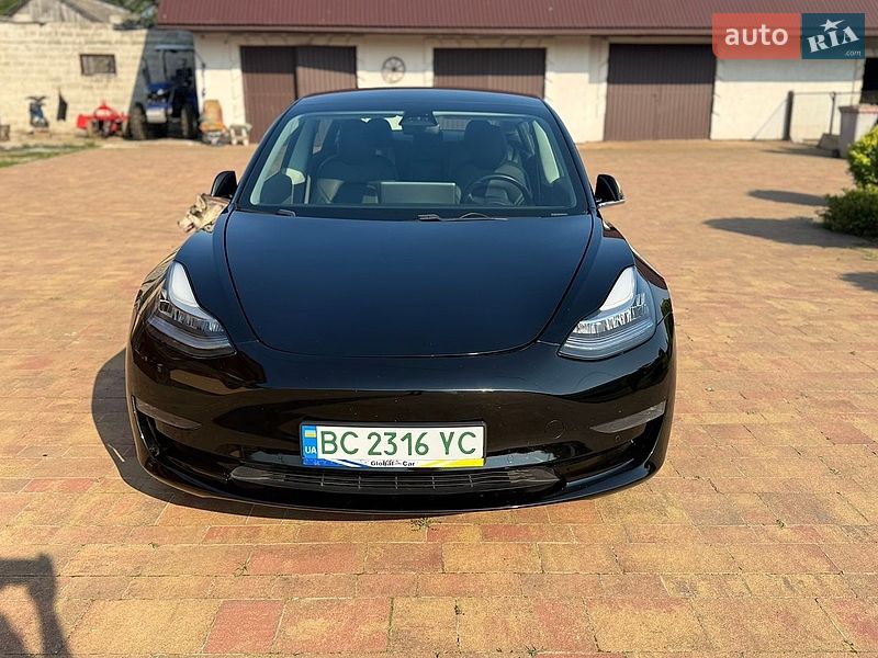 Седан Tesla Model 3 2019 в Новояворовске