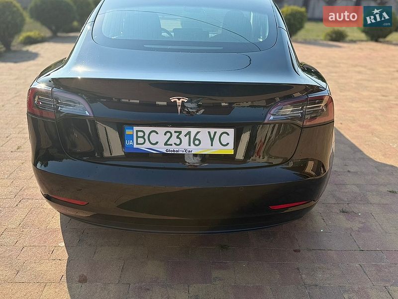 Седан Tesla Model 3 2019 в Новояворовске