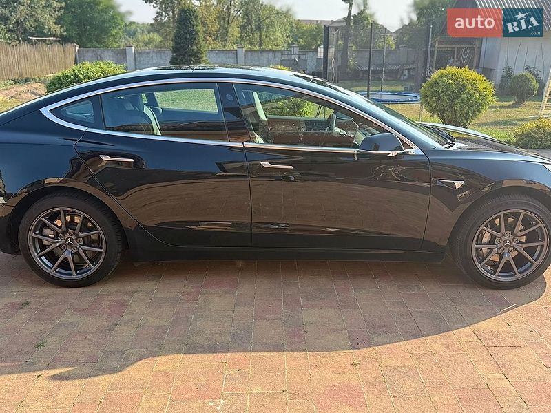 Седан Tesla Model 3 2019 в Новояворовске
