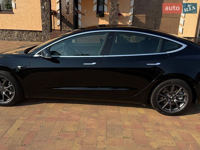 Седан Tesla Model 3 2019 в Новояворовске