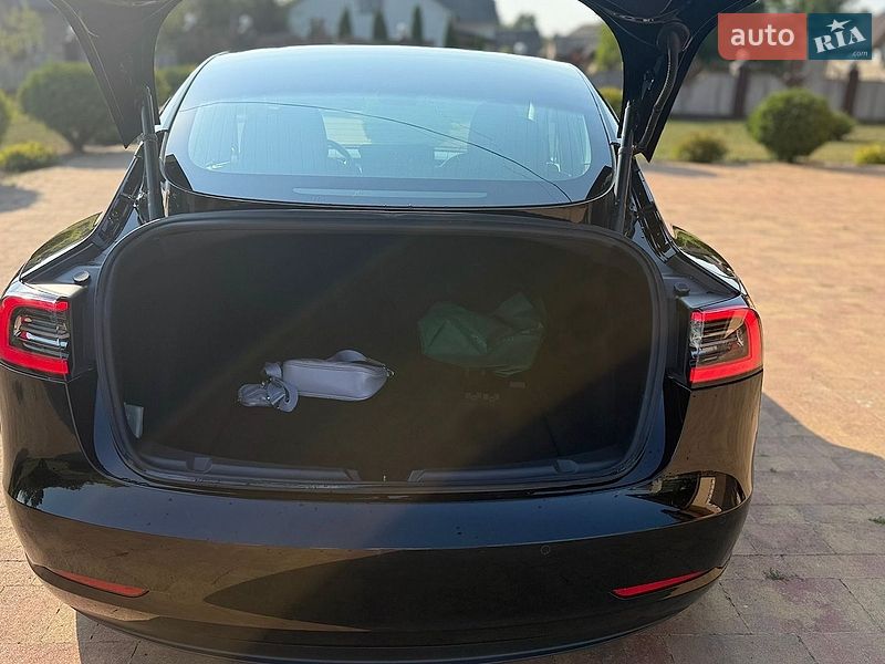 Седан Tesla Model 3 2019 в Новояворовске