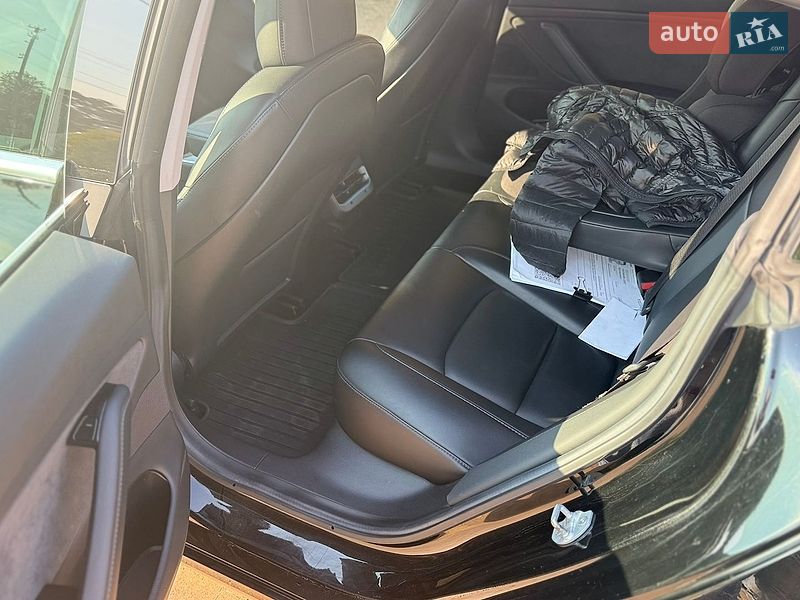Седан Tesla Model 3 2019 в Новояворовске
