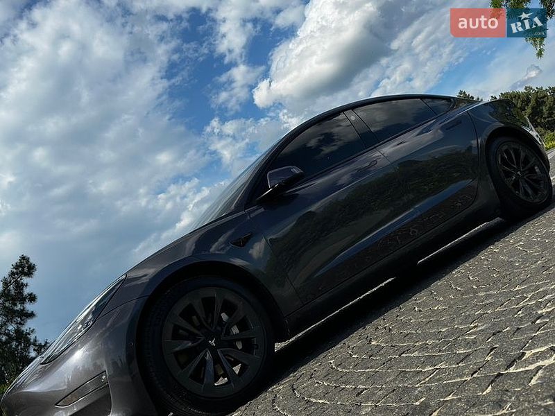 Седан Tesla Model 3 2021 в Дніпрі