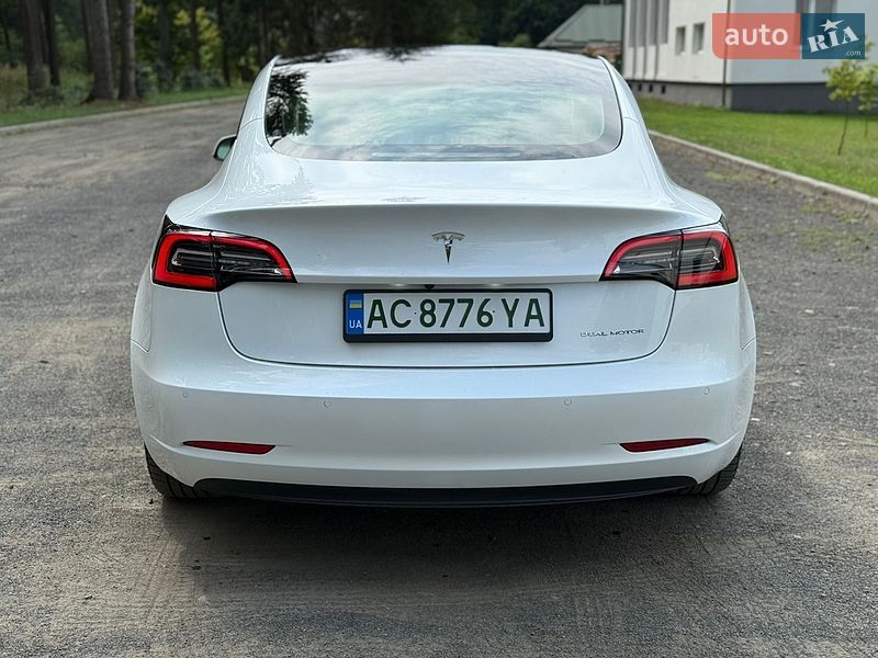 Седан Tesla Model 3 2021 в Луцке