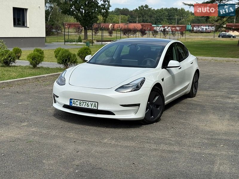 Седан Tesla Model 3 2021 в Луцке