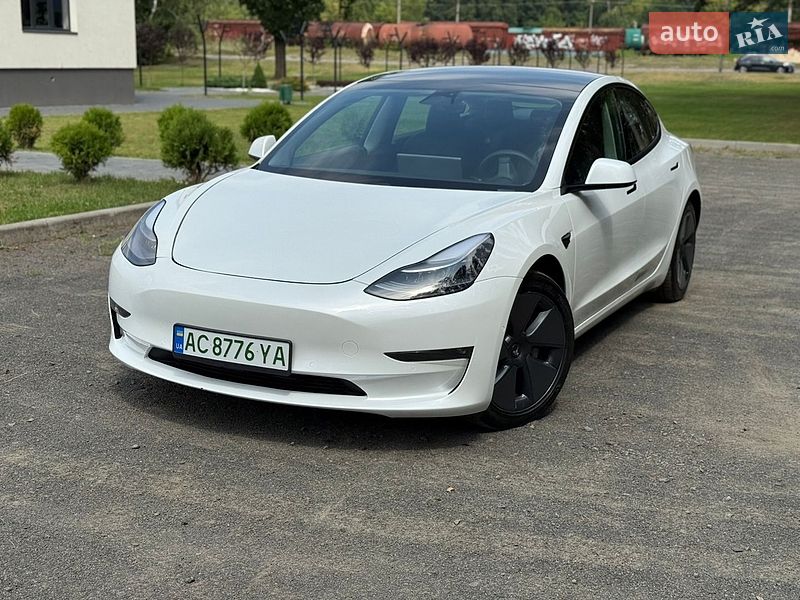 Седан Tesla Model 3 2021 в Луцке